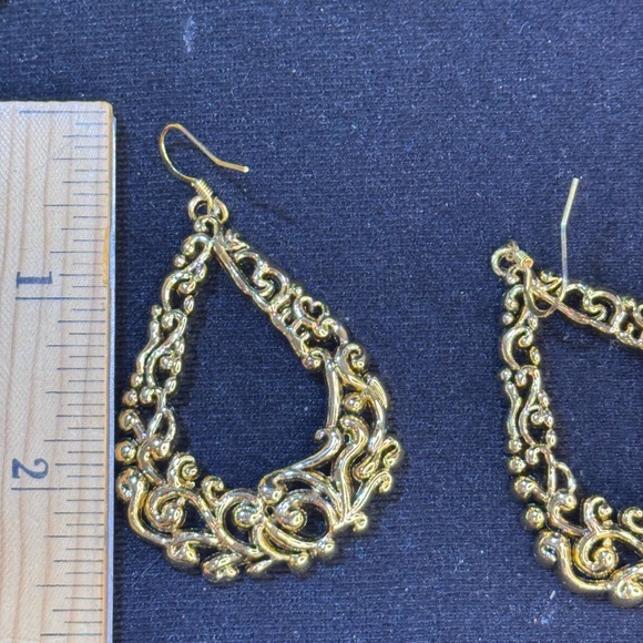 And Lovely Gold Tone Filigree Fish Hook Dangle Earrings - Picture 8 of 8